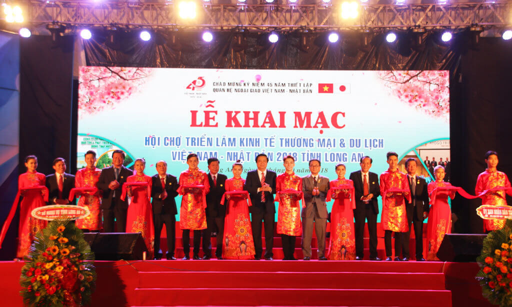 Khai mac hoi cho trien lam tinh Long An